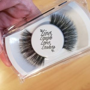 Wispy long lashes